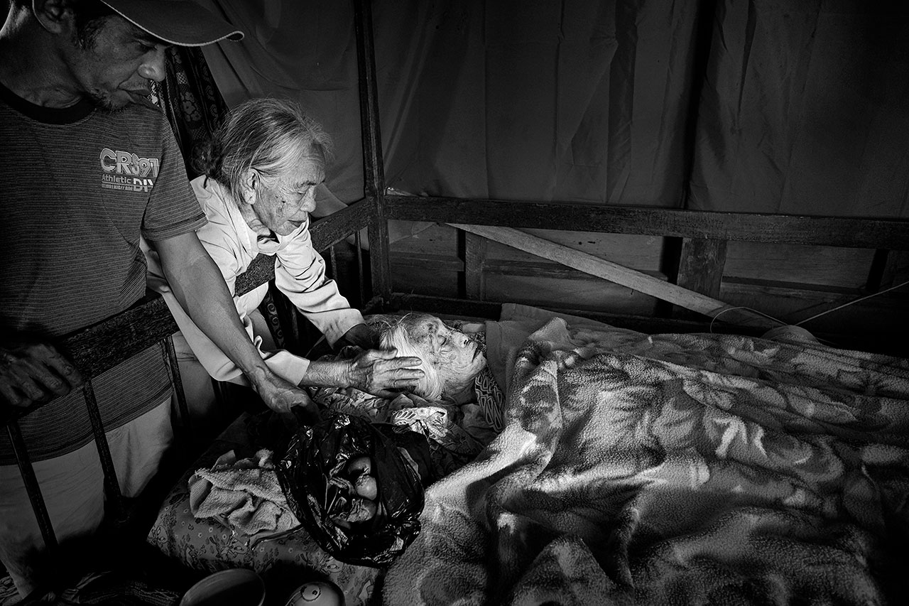 Living for Death, © Alain Schroeder, Brussels / Belgium, Photojournalism / Editorial Photography Category Winner, Felix Schoeller Photo Award