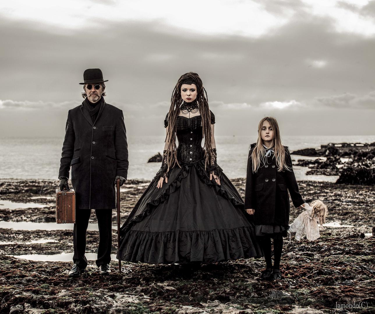 THe Gothic Family, © Jamie Sheehy, Crowd 2nd, FIX Photo Festival Awards