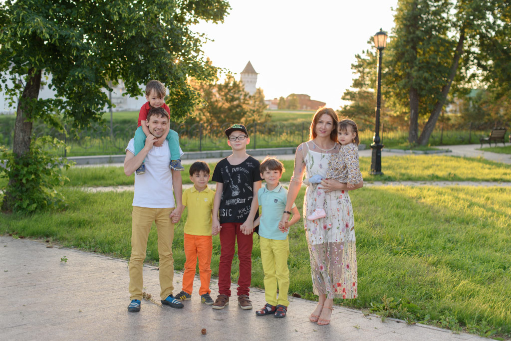The Shaymardeen family, © Alena Zolnikova, Tobolsk, Russia, 1 place in nomination Regional Reportage - Large Siberian Family, In Memory of Alexander Efremov Reportage Photo Contest