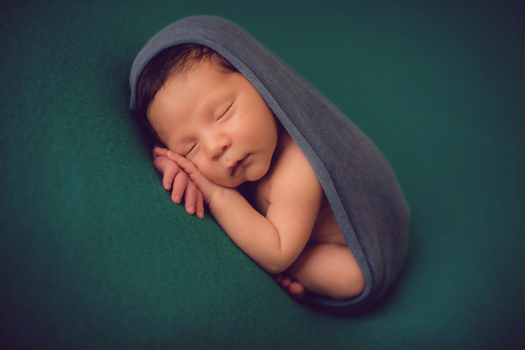 Niño envuelto, © Natalia Parodi, Argentina, 1st Place, Newborns Photo Contest