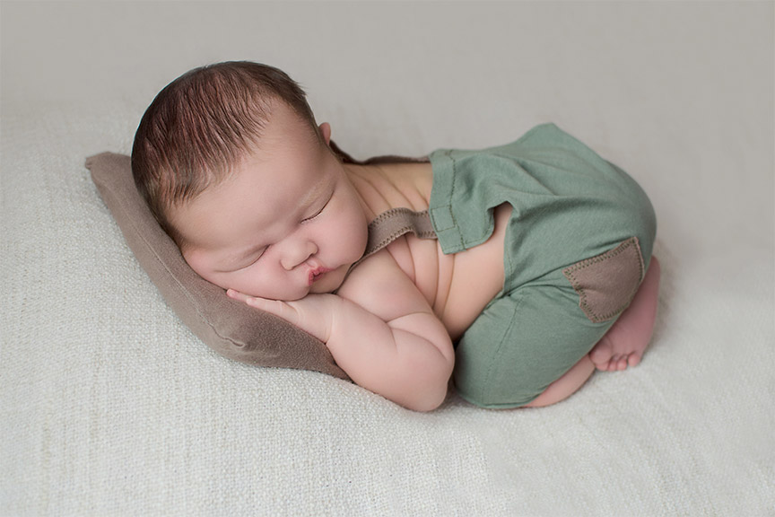 Baby Ezra, © Justyna Dzienniak, UK, 2nd Place, Newborns Photo Contest