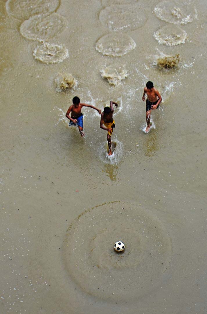 Waterlogging Football, © Chinmoy Biswas, 3rd Prize : Stories, Olympus Global Open Photo Contest