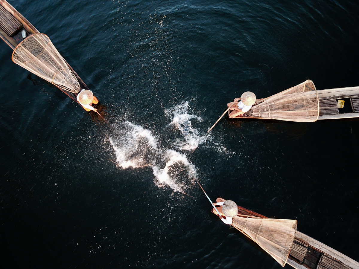A Fishing Performance at Inle Lake, © 水庆华, First Prize Story Enthusiast Group, SkyPixel Photo Contest