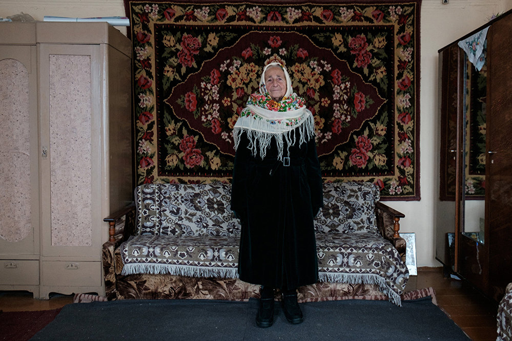 Vera’s Seasons, © Tatyana Tkachyova, Belarus, 2nd place : Portrait. A Hero of Our Time : Series, Andrei Stenin International Press Photo Contest