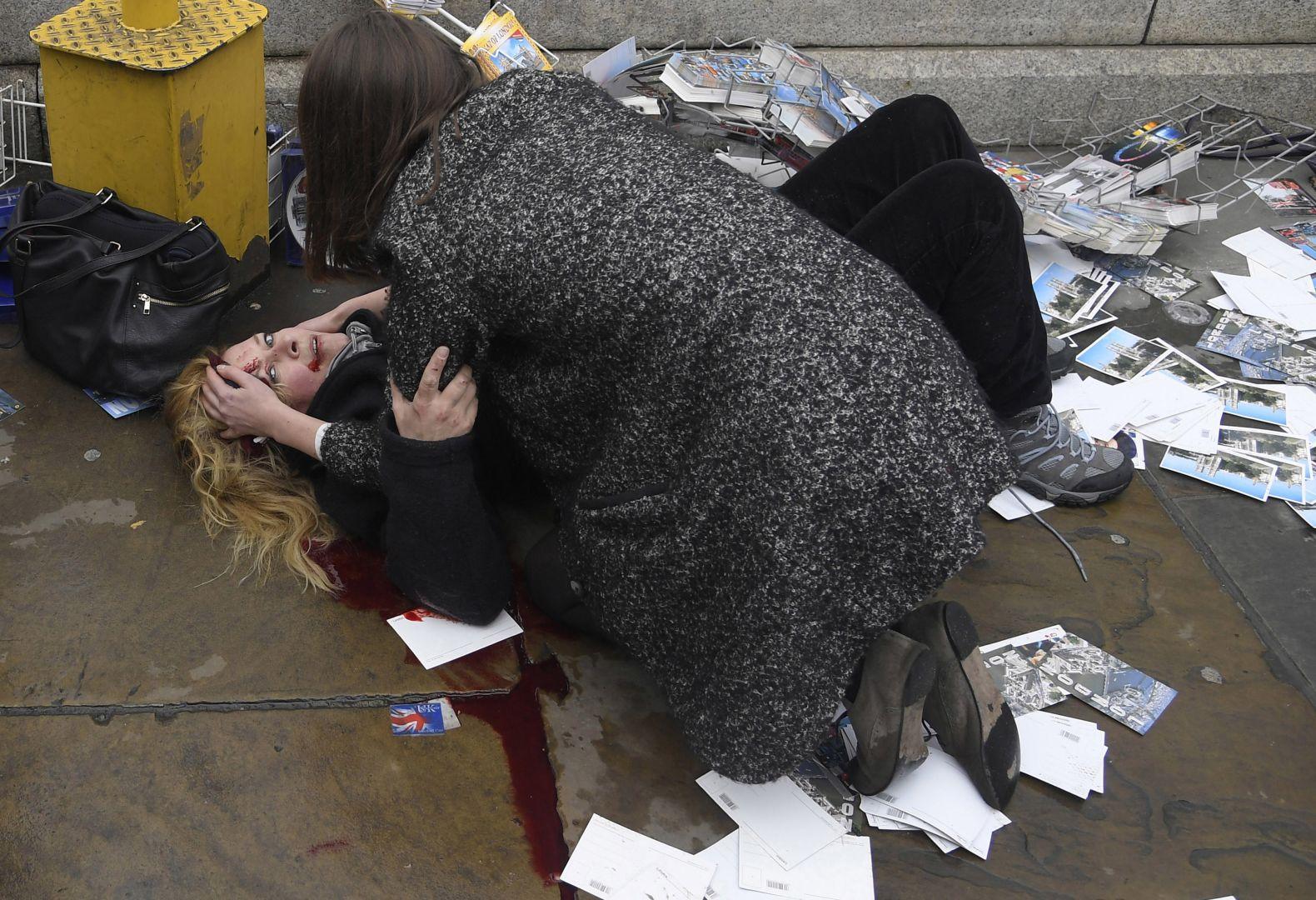 Witnessing the immediate aftermath of an attack in the heart of London, © Toby Melville, United Kingdom, 2nd prize stories, World Press Photo Contest