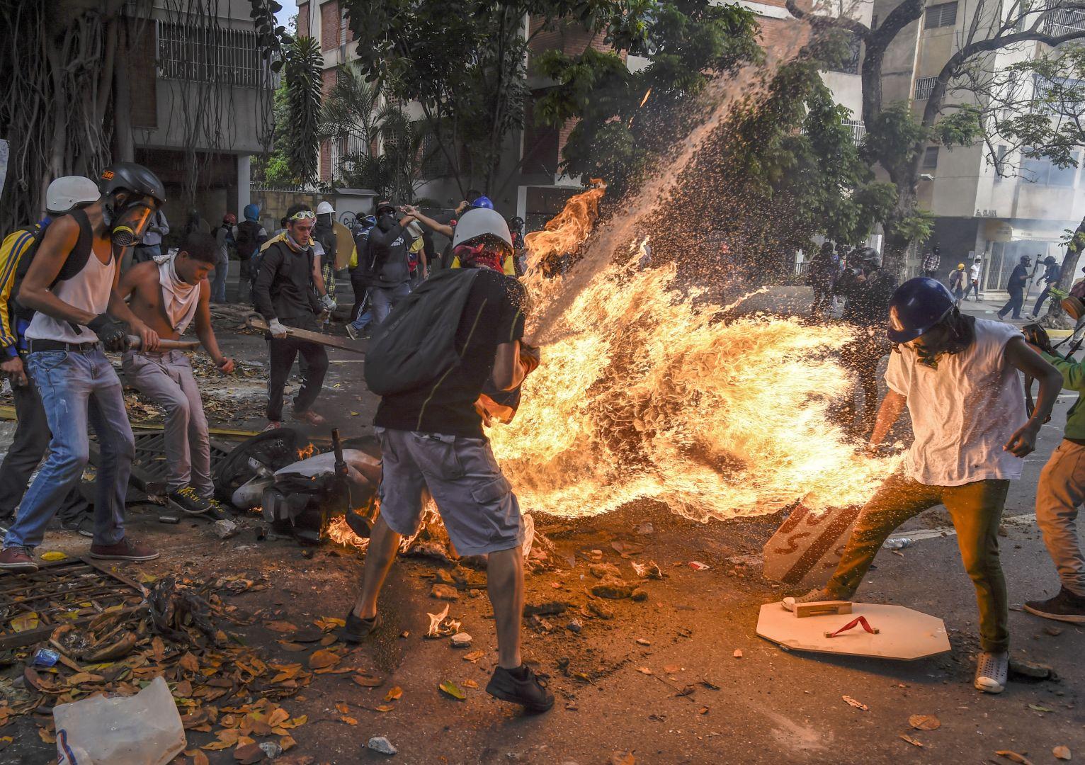 Demonstrator Catches Fire, © Juan Barreto, Venezuela, 3rd prize stories, World Press Photo Contest